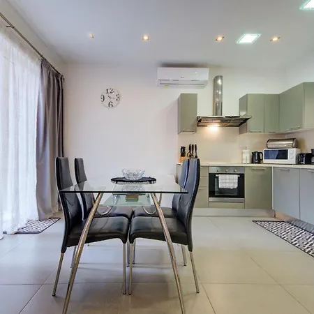 2br Fully Ac & 10 Min Walk To Balluta *