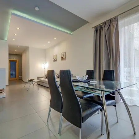 Lejlighed 2br Fully Ac & 10 Min Walk To Balluta