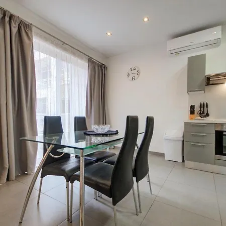 Lejlighed 2br Fully Ac & 10 Min Walk To Balluta *