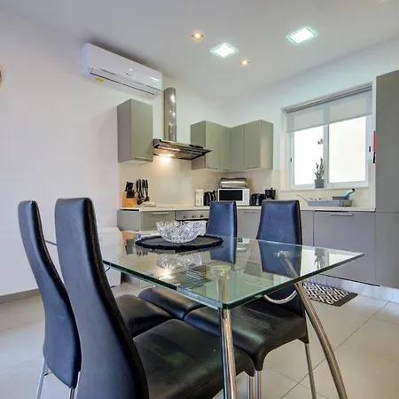 2br Fully Ac & 10 Min Walk To Balluta Lejlighed Sliema