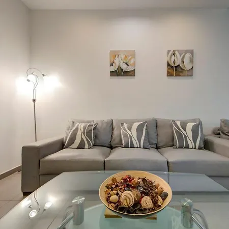 2br Fully Ac & 10 Min Walk To Balluta