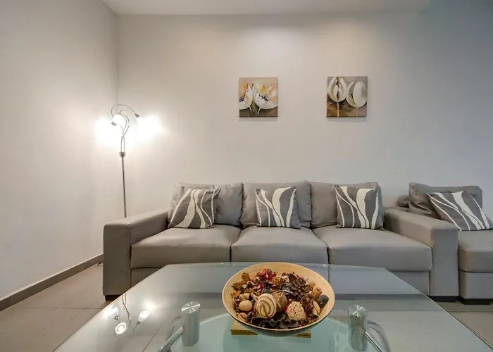 2br Fully Ac & 10 Min Walk To Balluta