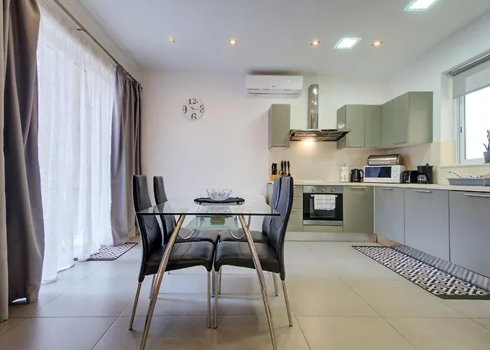 2br Fully Ac & 10 Min Walk To Balluta *