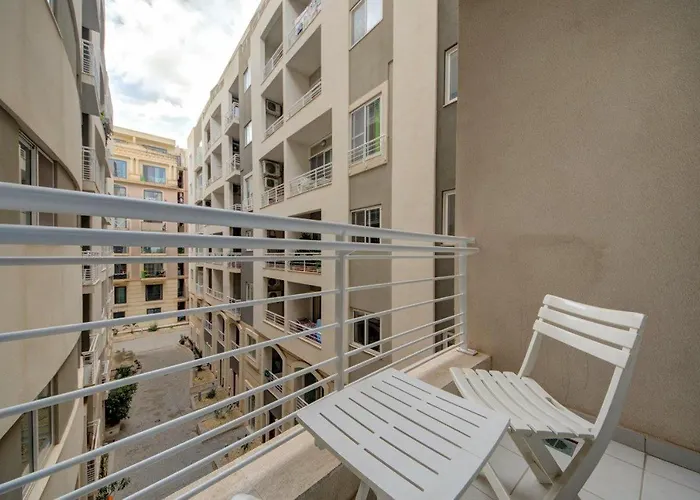 2br Fully Ac & 10 Min Walk To Balluta * Sliema