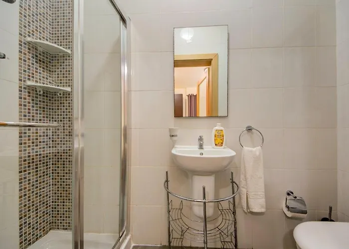 2br Fully Ac & 10 Min Walk To Balluta *