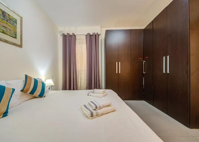 Apartment 2br Fully Ac & 10 Min Walk To Balluta Sliema