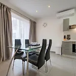 דירה 2br Fully Ac & 10 Min Walk To Balluta *