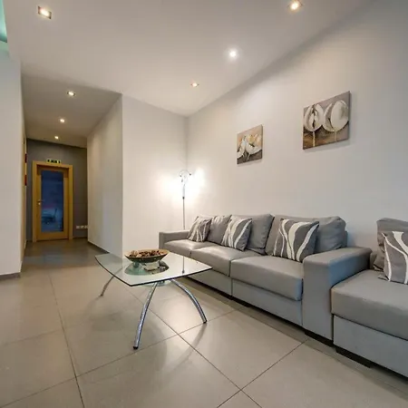 2br Fully Ac & 10 Min Walk To Balluta סליאמה